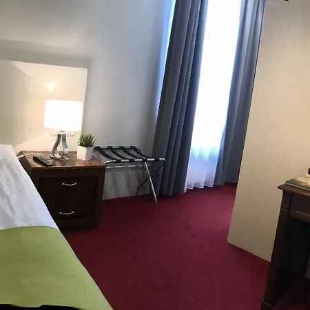 Smari Готель 3*